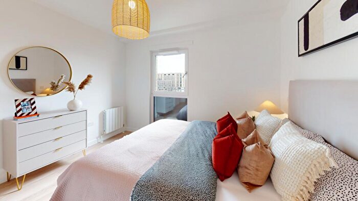 2 Bedroom Apartment To Rent In Minerva Square, Glasgow, G3