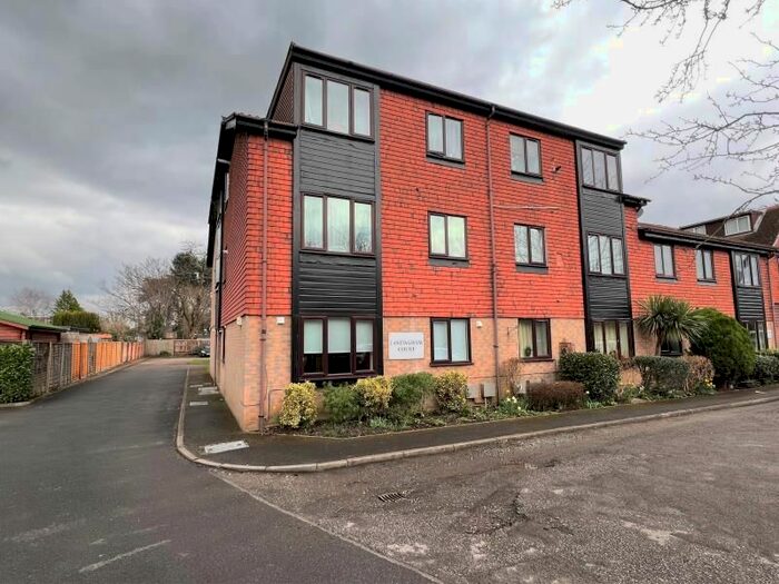 1 Bedroom Flat To Rent In Laleham Road, Staines, TW18