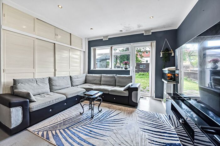 1 Bedroom Flat For Sale In Elgin Road, Seven Kings, Ilford, IG3