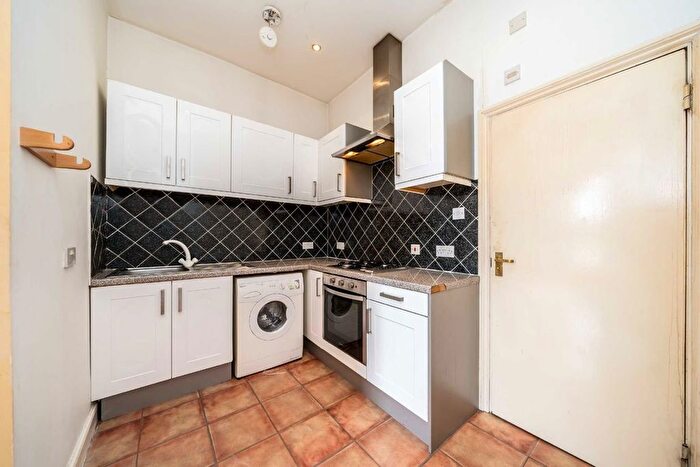 1 Bedroom Flat For Sale In Goldhawk Road, London, W12