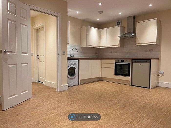 1 Bedroom Flat To Rent In Abbey House, Horsham, RH13