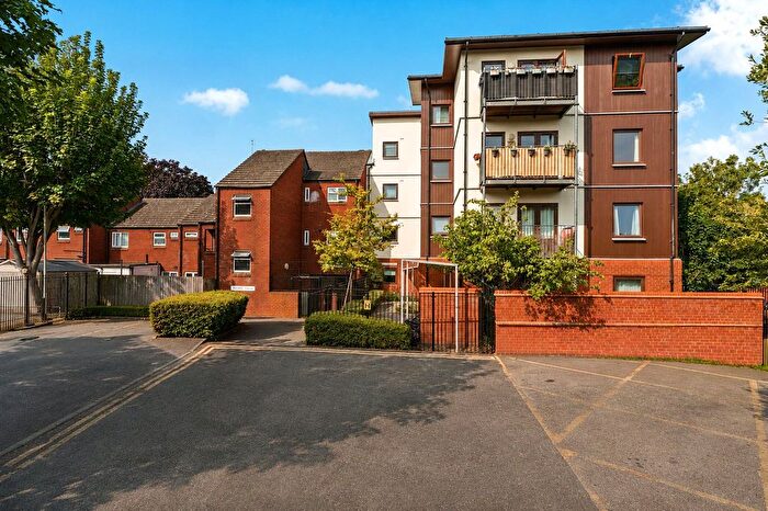 2 Bedroom Flat For Sale In Sun Street, Reading, Berkshire, RG1