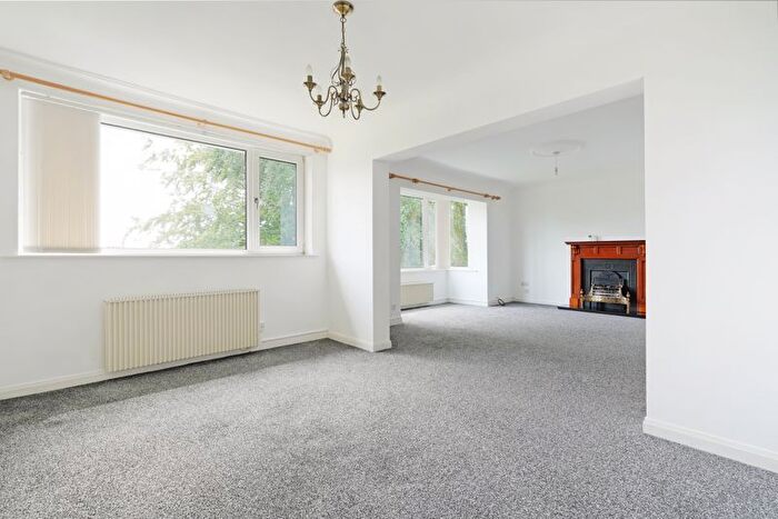 2 Bedroom Flat To Rent In Rushleigh Court, Dore Road, - Garage Included, S17