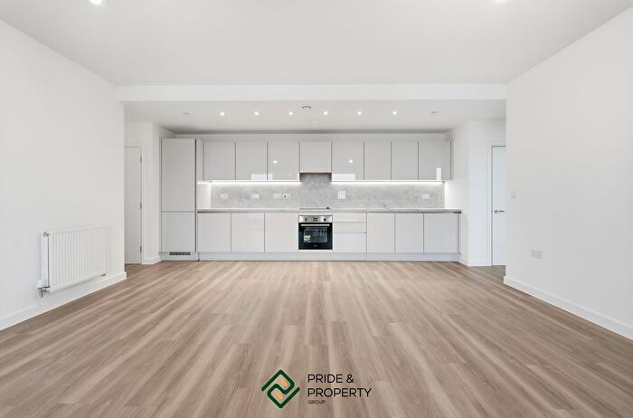 3 Bedroom Flat To Rent In Vista Heights, SE15