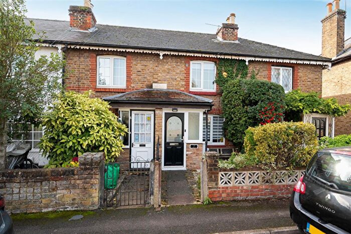2 Bedroom Cottage For Sale In Money Lane, West Drayton, UB7
