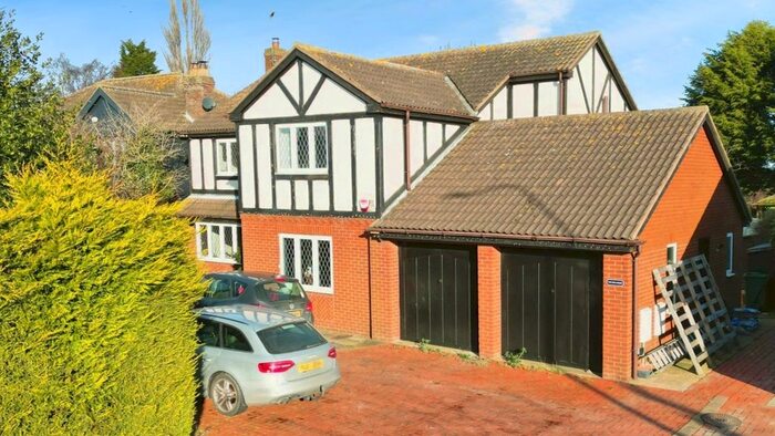 4 Bedroom Detached House For Sale In Main Road, Camerton, Hull, HU12