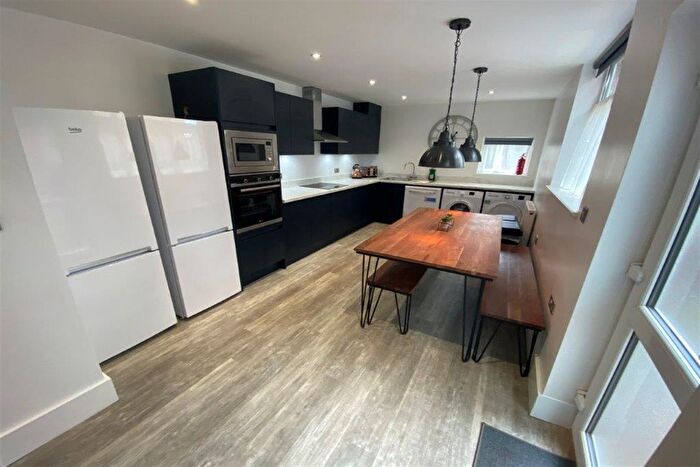 6 Bedroom Semi-detached House To Rent In Marlborough Road, Beeston, NG9