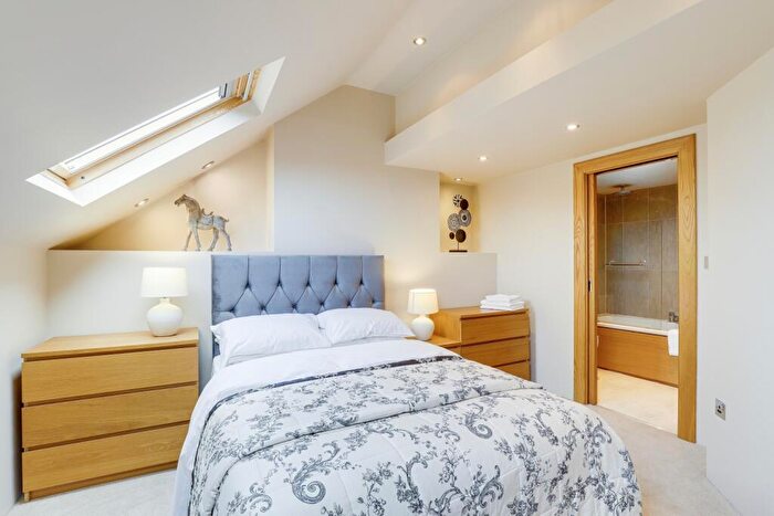 2 Bedroom Terraced House To Rent In Castle Boulevard, Nottingham, Nottinghamshire, NG7