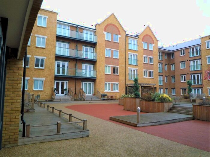2 Bedroom Flat To Rent In Phoenix Court, Northfleet, Gravesend, Kent, DA11