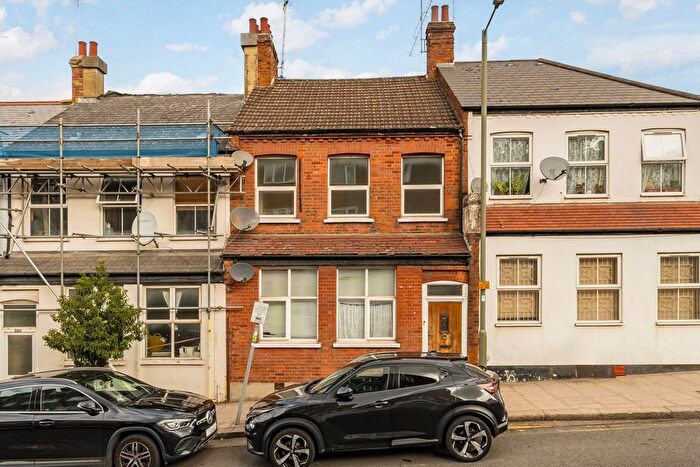 5 Bedroom Terraced House For Sale In Cricklewood Lane, Cricklewood, NW2