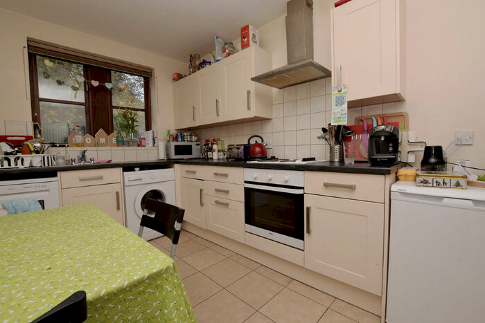 4 Bedroom Semi-Detached House To Rent In Kingsley Road, BS6