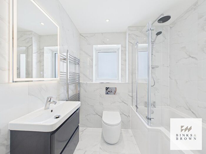 2 Bedroom Semi-Detached House For Sale In Rookery Hill, Corringham, Essex, SS17