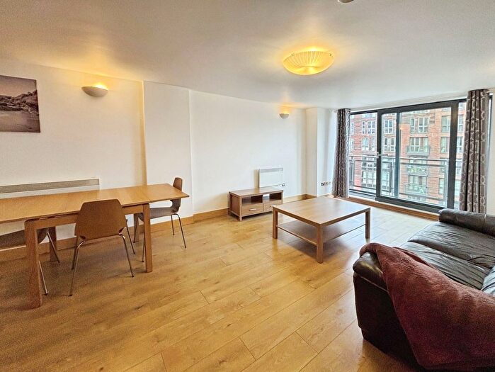 2 Bedroom Flat To Rent In Little Neville Street, Leeds, West Yorkshire, Uk, LS1