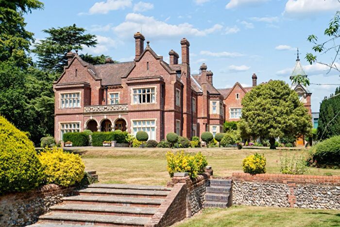 2 Bedroom Flat For Sale In Durrants House, Croxley Green, Herts, WD3