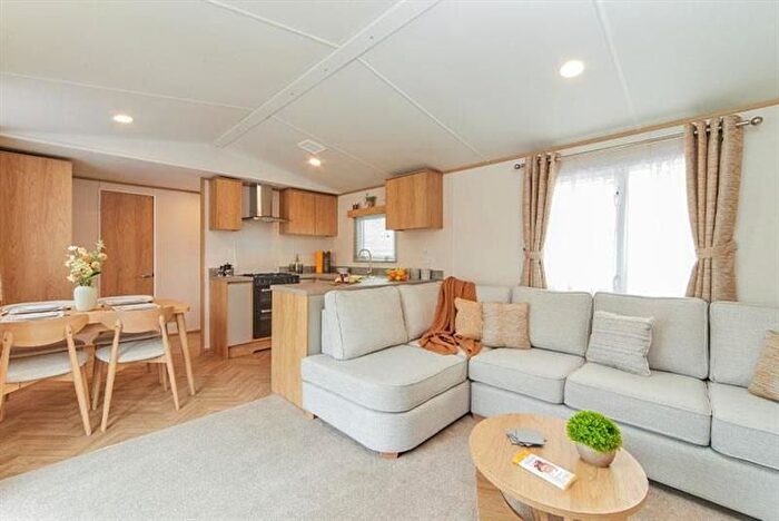 3 Bedroom Park Home For Sale In Field Ln St Helens, Ryde, PO33