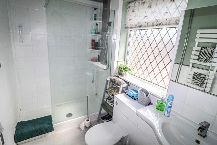 2 Bedroom Detached Bungalow For Sale In Poplar Grove, Hayling Island, PO11