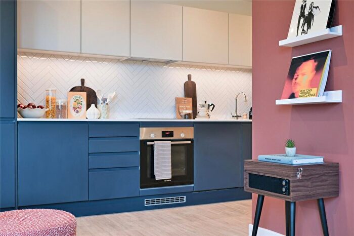 3 Bedroom Apartment To Rent In Uncle Leeds, Whitehall, LS12