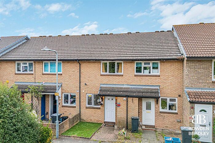 2 Bedroom Property To Rent In Laing Close, Hainault, IG6