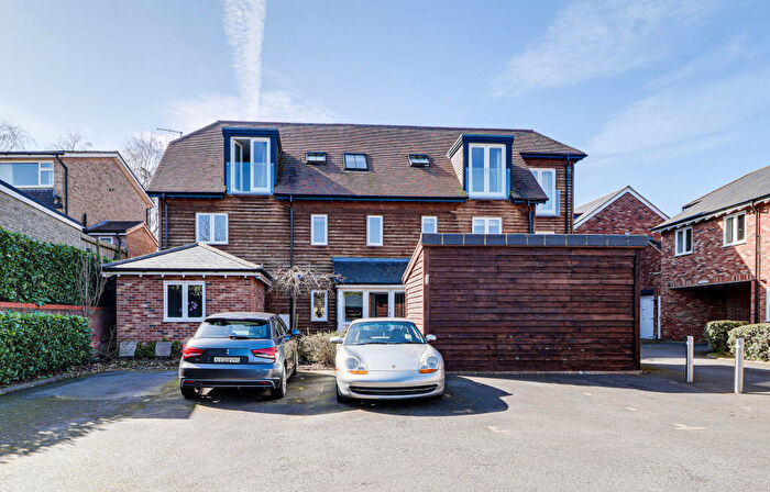 2 Bedroom Flat For Sale In Fish Street, Redbourn, AL3