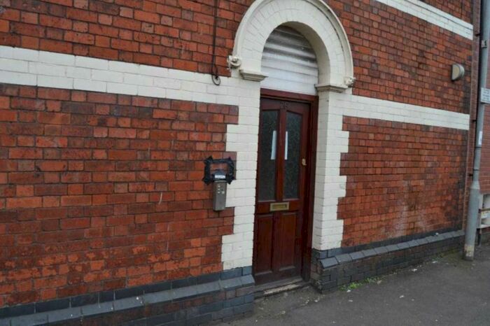 1 Bedroom Flat To Rent In Penarth Road, Grangetown, Cardiff, CF10