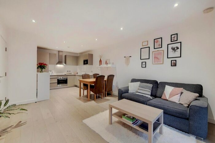 1 Bedroom Flat To Rent In Blairderry Road, Streatham, London, SW2