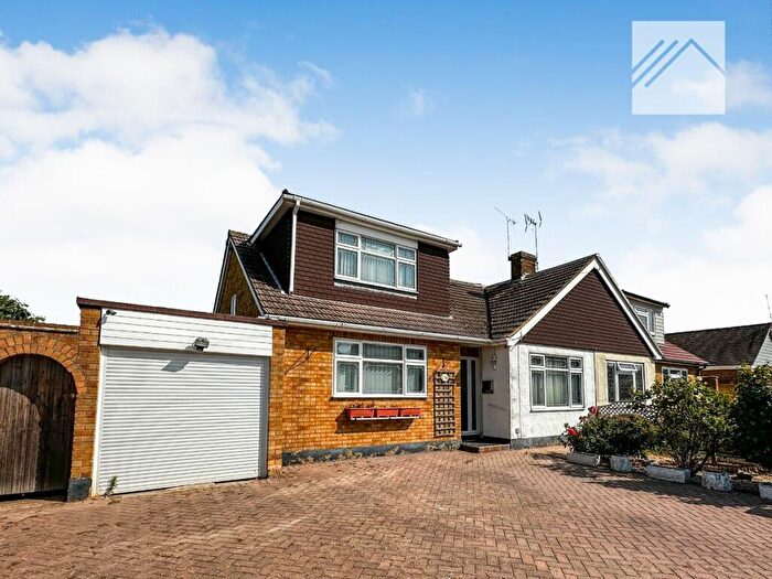 4 Bedroom Semi-Detached House For Sale In Hawkesbury Road, Canvey Island, SS8