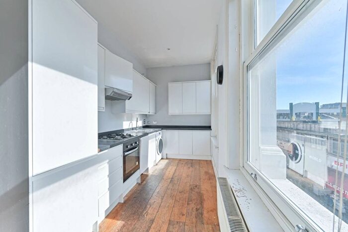 4 Bedroom Flat To Rent In Electric Avenue, Brixton, London, SW9