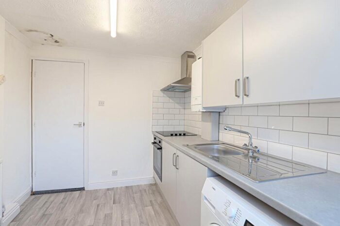 1 Bedroom Flat To Rent In South Street North, New Whittington, S43
