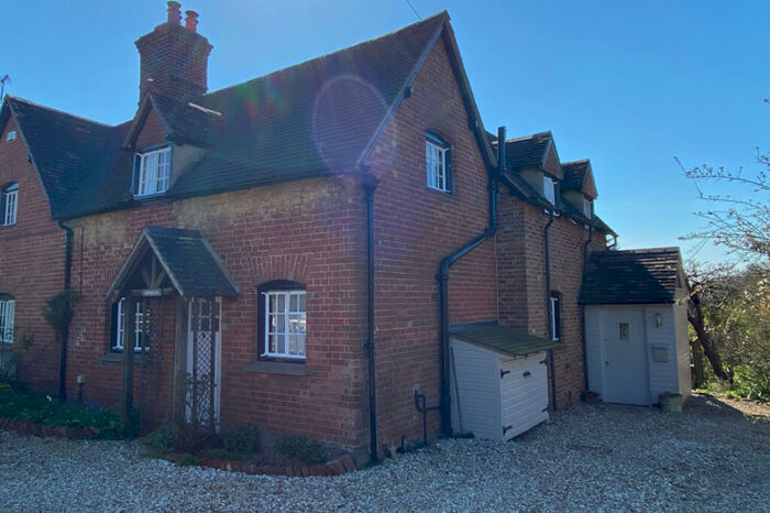 3 Bedroom Semi-Detached House For Sale In Oxford Road, Clifton Hampden, OX14