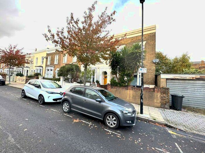 5 Bedroom House Of Multiple Occupation To Rent In Dunlace Road, London, E5