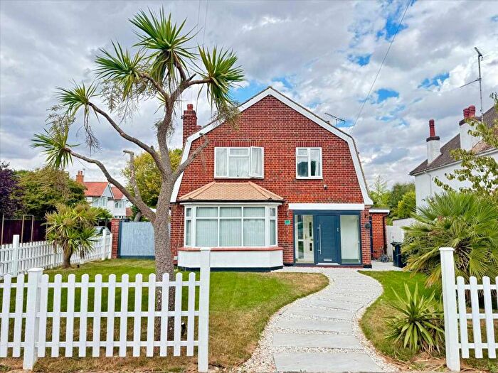 3 Bedroom Detached House To Rent In Woodside, Leigh On Sea, SS9