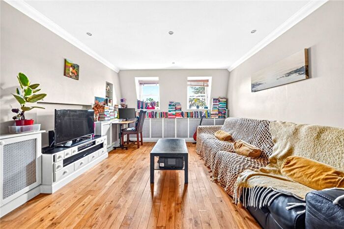 1 Bedroom Flat For Sale In Whipps Cross Road, Leytonstone, Waltham Forest, E11