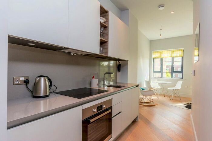 Studio To Rent In Market Place, Brentford, TW8