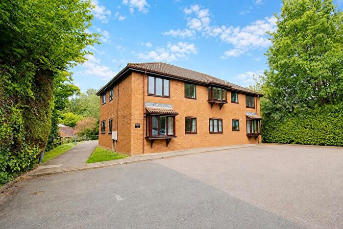 2 Bedroom Flat For Sale In Lower Kings Road, Berkhamsted, HP4