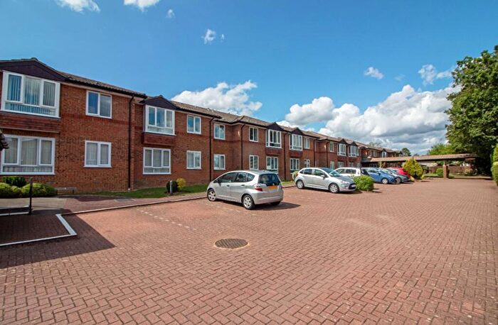 1 Bedroom Flat For Sale In Dene Court, Holman Close, Cowplain, PO8