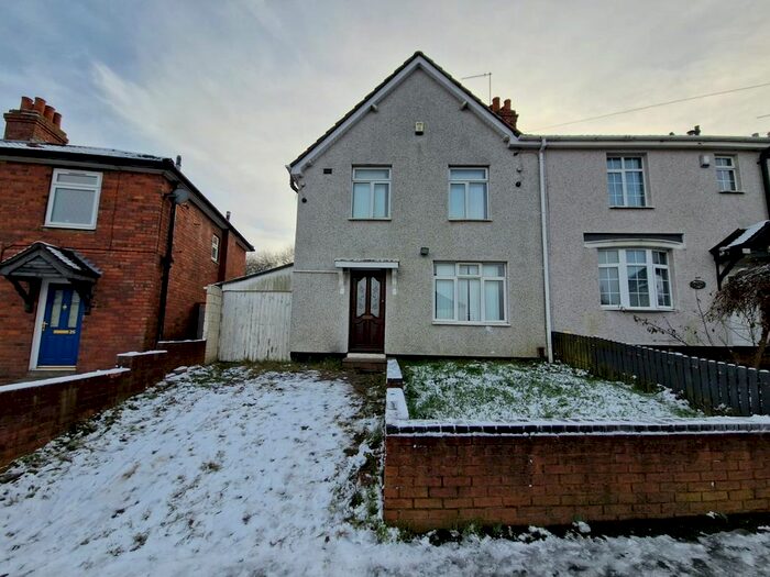 3 Bedroom End Of Terrace House To Rent In Bunns Lane, Dudley, DY2