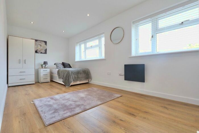 Studio To Rent In Veryan Close, Orpington, Kent, BR5