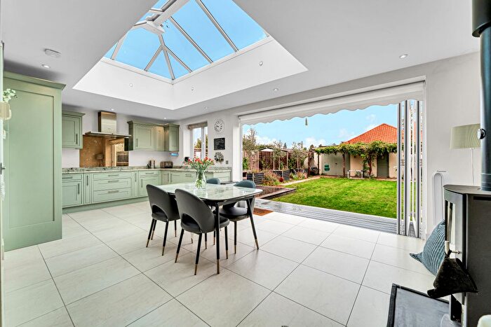 4 Bedroom Semi-detached Bungalow For Sale In Kingston Road, Ashford, TW15