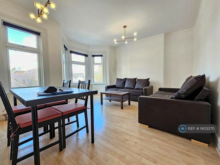 2 Bedroom Flat To Rent In Bounds Green, London, N11