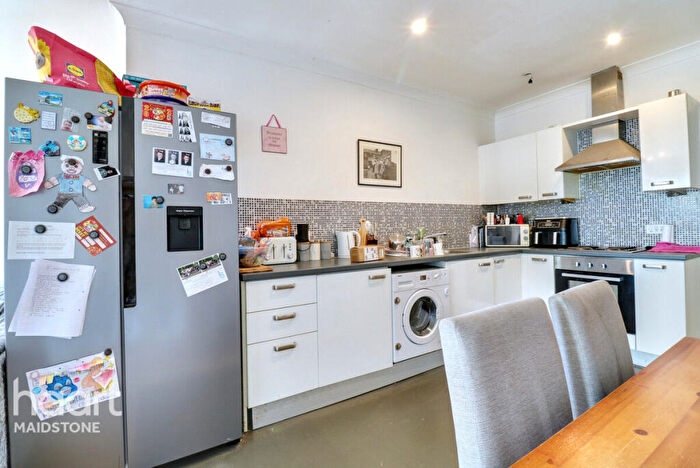 2 Bedroom Apartment For Sale In Bambridge Court, Maidstone, ME14