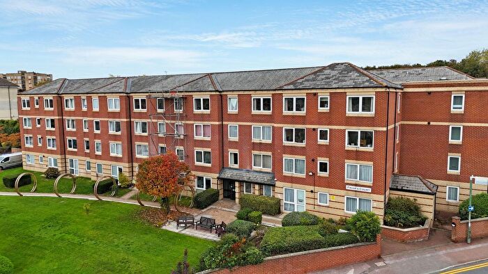 2 Bedroom Flat For Sale In Queen Anne Road, Maidstone, ME14