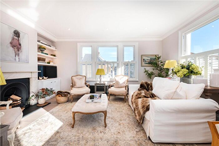 3 Bedroom Apartment To Rent In Webbs Road, SW11
