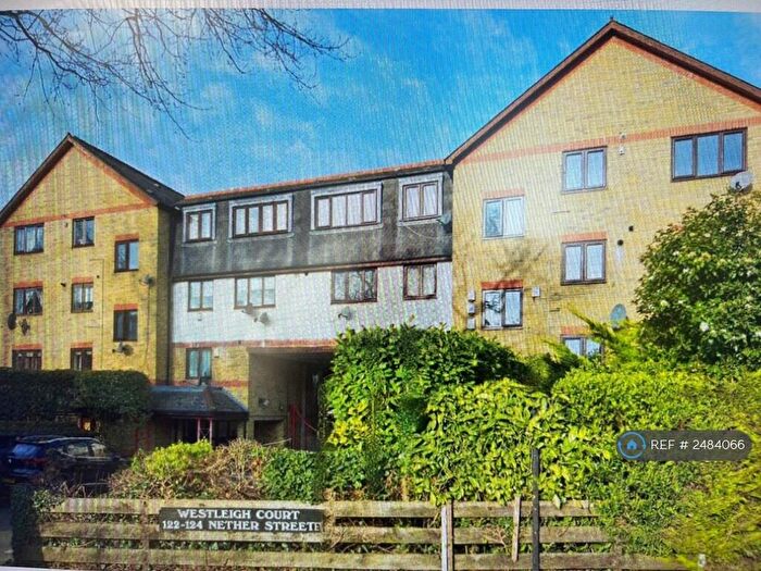 3 Bedroom Flat To Rent In Westleigh Court, London, N12