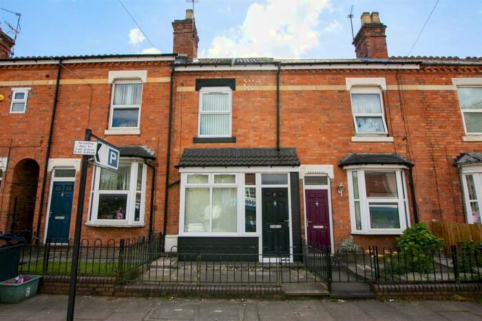 2 Bedroom House To Rent In Katie Road, Birmingham, B29