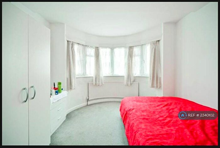 1 Bedroom Flat To Rent In Kingston Road, New Malden, KT3