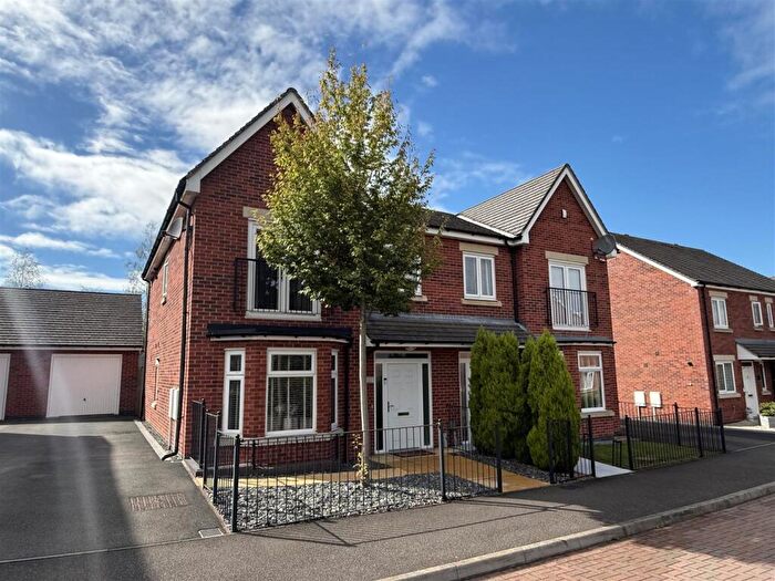 4 Bedroom Semi-Detached House For Sale In Hewer Drive, Castle Gresley, Swadlincote, DE11