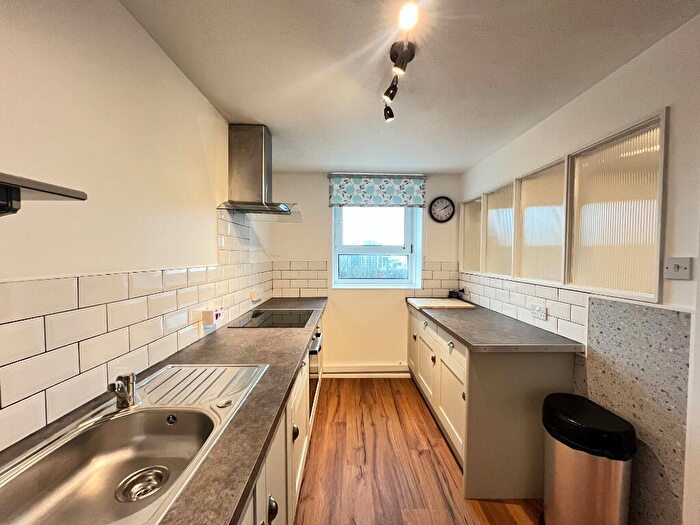 2 Bedroom Flat To Rent In Broomhill Lane, Broomhill, Glasgow, G11