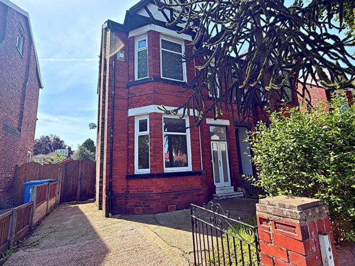 4 Bedroom Semi-Detached House For Sale In Urmston Lane, Stretford, M32