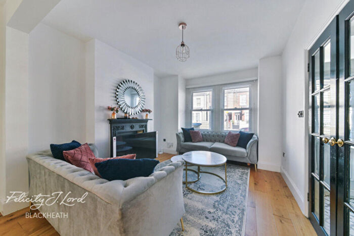 3 Bedroom Terraced House For Sale In Swingate Lane, Plumstead, SE18