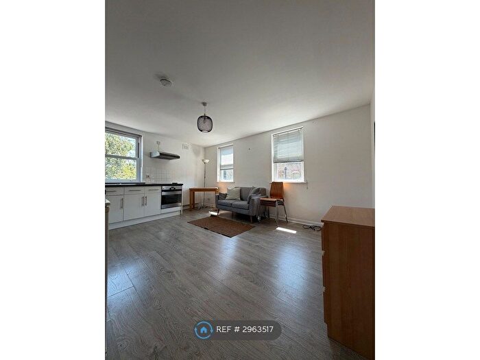 2 Bedroom Flat To Rent In Ford Road, London, E3
